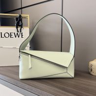 ロエベn級品スーパーコピーバッグレザーホワイト大容量ショルダーバッグ