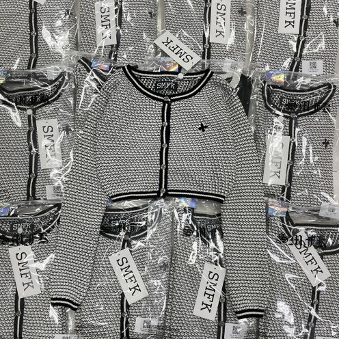 smfk サンダルコピー 人気 暖かい ショットトップス 秋冬服 シンプル 縞 レディース 限定品 ブラック