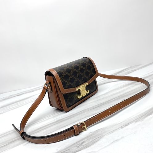 オシャレにお得100%新品セリーヌコーデバッグ n級品 Triomphe Canvas