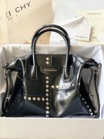 ジバンシィ ショルダーバッグｎ級品 クラシック手持ちバッグ 牛革 レザー 斜め掛け可 リベット付き カジュアル 小ぶり ブラック