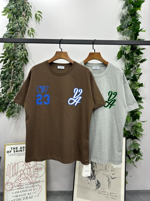 新作 入荷 定番オフホワイトサイズ感tシャツ スーパーコピー 微傾斜のライン