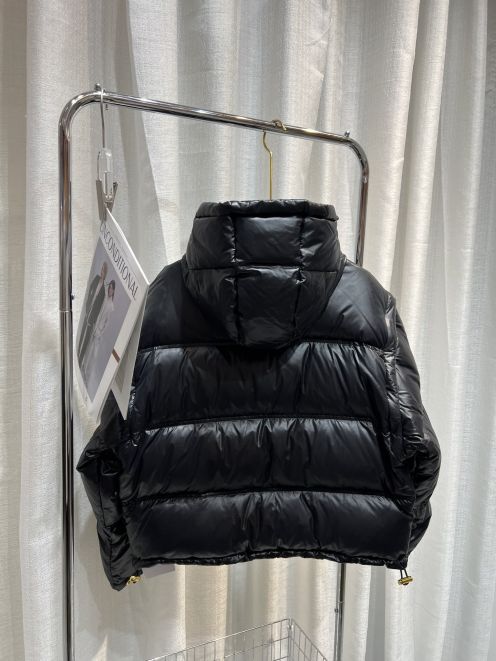 セリーヌ ダウンスーパーコピー フード付き ダウンジャケット 暖かい 厚い 冬服 レディース ショット トップス ブラック