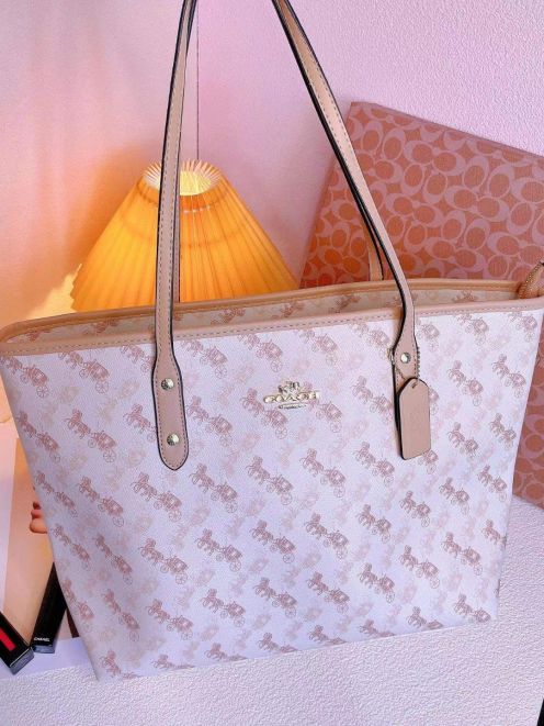 コーチ n級品 スーパーコピー バッグ レザー ホワイト 軽量 ドラムダッフル 人気
