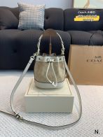 新作入荷 定番コーチバッグ スーパーコピー クラシック ロゴの生地