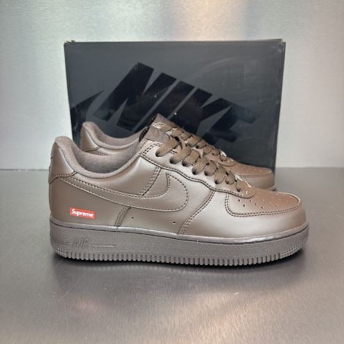 有名人 愛用品supreme シューズ サイズ偽物 NikeとSupreme　コラボレーション　レザー素材