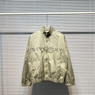 ジバンシー アウター偽物 ジャケット トップス 軽量 ハイネック 防風 刺繍ロゴ 人気定番 シンプル 杏色