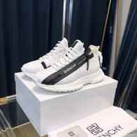 ジバンシー靴下ｎ級品 スポーツシューズ ハイカット スニーカー 厚底 通気性 履きやすい 疲れにくい おしゃれ カジュアル 運動靴 日常着用 ホワイト