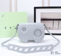OFFWHITEショルダーバッグ オフホワイトスーパーコピー 春夏新作 斜め掛けバッグ レディース ファッション シンプル グレイ