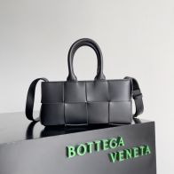 お買い得大人気 ボッテガ バッグ 知恵袋スーパーコピー 斜め掛けバッグ 持ちバッグ ミニ おしゃれ レディース ブラック