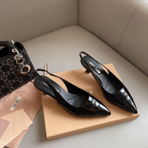 miumiu の スニーカーＮ級品 5.5cmヒール ラウンドトゥ軽量 ハイヒール 歩きやすい パンプス 牛革 レディース ブラック