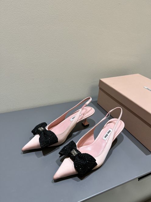 miumiu ウェディング シューズコピー 軽量 歩きやすい パンプス 牛革 可愛い 人気シューズ レディース ピンク