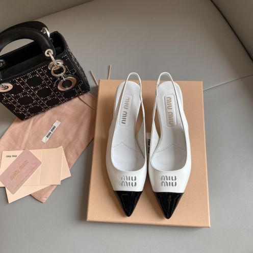 miumiu スニーカー 厚底スーパーコピー 5.5cmヒール ラウンドトゥ軽量 ハイヒール 歩きやすい パンプス 牛革 レディース ホワイト