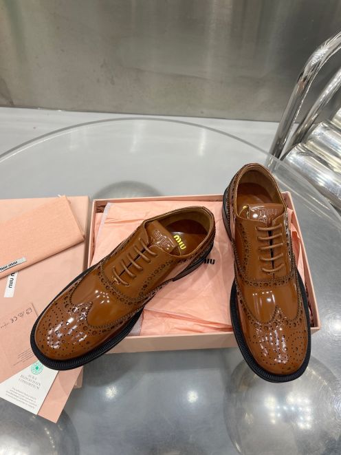 miu miu 靴Ｎ級品 本革 ビジネス スニーカー 革靴 軽量 歩きやすい 紳士靴 通気 ウォーキング ドレスシューズ ブラウン