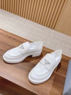 PRADAプラダ靴のサイズ偽物 モカシン ローファー 歩きやすい 牛革 シンプル 軽量 ホワイト