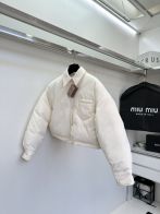 ミュウミュウ キルティング偽物 華やかに演出する アウター 暖かい 柔らかい ハイネック ショット ホワイト