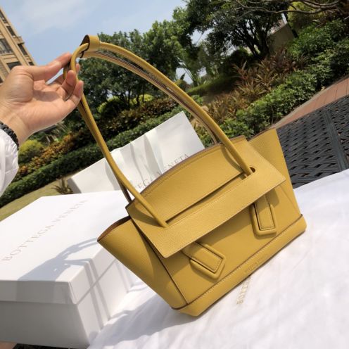 bottega venetaボッテガ 最新偽物 肩掛けバッグ 持ちバッグ 大容量 ファッション 人気品 イエロー