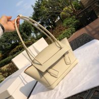 bottega venetaボッテガヴェネタ クラッチバッグ激安通販 肩掛けバッグ 持ちバッグ 大容量 ファッション 杏色