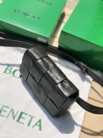 bottega venetaボッテガヴェネタのバッグコピー ウエストバッグ 軽量 編み形 ミニバッグ 男女兼用 グリーン