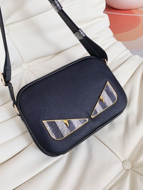 今季欲しい フェンディ ウォレットバッグ偽物 斜め掛けバッグ 牛革 レザー 実用性がいい 高品質 メンズ ブラック