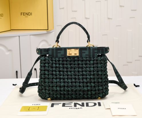 フェンディ バッグ カラフルコピー 斜め掛けバッグ 持ちバッグ 牛革 レザー 編みバッグ 人気定番 レディース グリーン