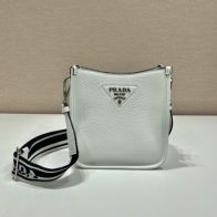 爆買い大得価 プラダ シリーズ激安通販 持ちバッグ 牛革 人気品 ファッション 斜め掛けバッグ 調整可 ホワイト