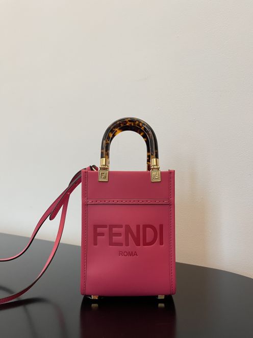 フェンディ バッグ おすすめコピー 斜め掛けバッグ 持ちバッグ ミニ 人気品 シンプル ロゴプリント 優雅 レディース レッド