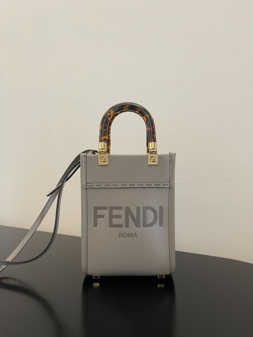 フェンディ ウエストポーチ激安通販 斜め掛けバッグ 持ちバッグ ミニ 人気品 シンプル ロゴプリント 優雅 レディース グレイ