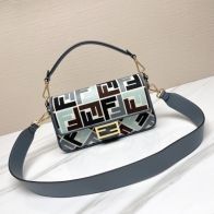 HOT品質保証 フェンディバッグ 黒 ショルダーコピー 斜め掛けバッグ 人気定番 刺繍 カラフル レディース グリーン