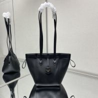 フェンディ キャンバスコピー 持ちバッグ 通勤 斜め掛けバッグ シンプル ミニ 目立ち 優雅 レディース ブラック
