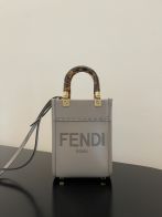 フェンディ ウエストポーチ激安通販 斜め掛けバッグ 持ちバッグ ミニ 人気品 シンプル ロゴプリント 優雅 レディース グレイ