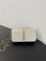 超激得新品 フェンディバッグメンズコピー チェーンバッグ 斜め掛けバッグ シンプル ファッション レディース ホワイト