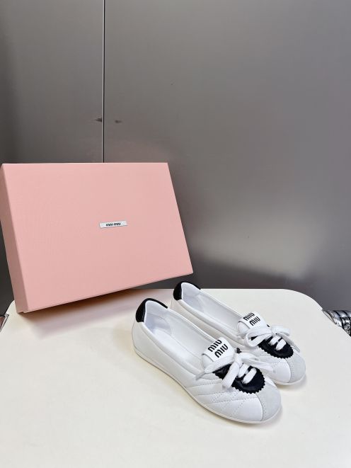 激安大特価最新作の ミュウ ミュウ 靴 スニーカースーパーコピー モカシン レディースシューズ 歩きやすい ホワイト
