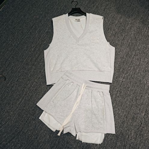 ミュウミュウとキキ激安通販 運動セット ショットズボン 無袖Ｔシャツ ランニング チョッキ シンプル グレイ