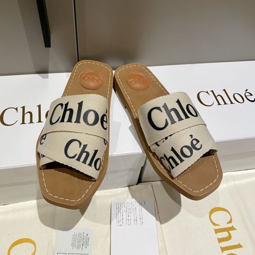 限定販売 最高品質 クロエ 靴 メンズ偽物 スリッパ ロゴプリント ファッション 便利 本革採用 ブラウン