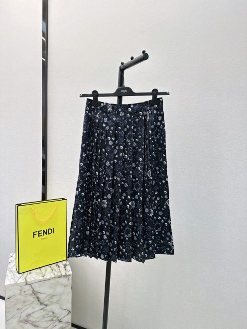 fendi スカートスーパーコピー 半身 星プリント 少女感 シンプル ファッション 大人気 ブラック