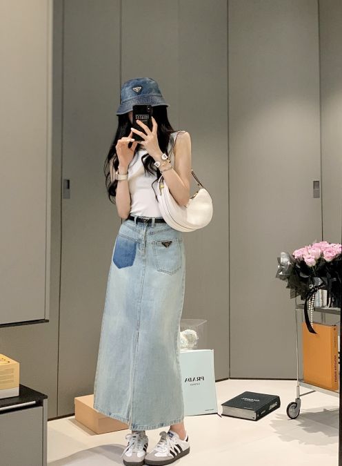 プラダ スカートスーパーコピー デニム素材のスカート 半身 夏スカート ポケット付き ベルト付き ブルー