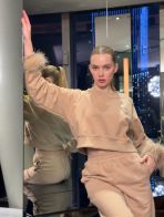 プラダ の 服Ｎ級品 カジュアルセット もこもこ感 長袖トップス ファッション 新品 ブラウン
