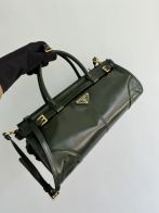 抜群な新鮮度カバンPradaスーパーコピー 輸入されたオイルワックスレザー
