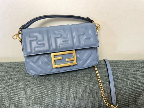 【今期の売れ筋アイテム】 レディースフェンディ カバン偽物バゲットシリーズ FFエンボスデザイン