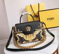 お赤字超特価格安fendiカバンメンズコピーヴェルサーチェのコラボレーションバッグ