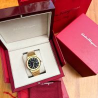 激安 上品Ferragamo時計コピー 防眩サファイアクリスタル 100m防水機能