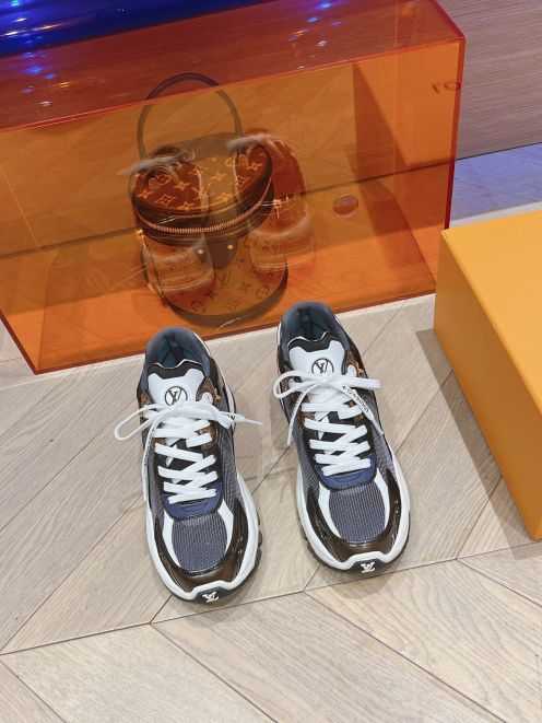 お赤字超特価格安ルイヴィトンコーデスニーカーコピー 内里とインソール 羊革 イタリア製の本革ソール