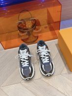 お赤字超特価格安ルイヴィトンコーデスニーカーコピー 内里とインソール 羊革 イタリア製の本革ソール