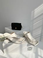 最新作存在感あるのloewe スリッパコピー本革を使用 4cmヒールの高さ