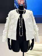 シャネル レザー ジャケット偽物 アウター トップス 暖かい 優雅 純綿 レディ 上質 ホワイト