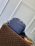LV ルイヴィトンバッグ オンザゴーコピー 本革 斜め掛けバッグ レザー シンプル 優雅  M11657 ブルー