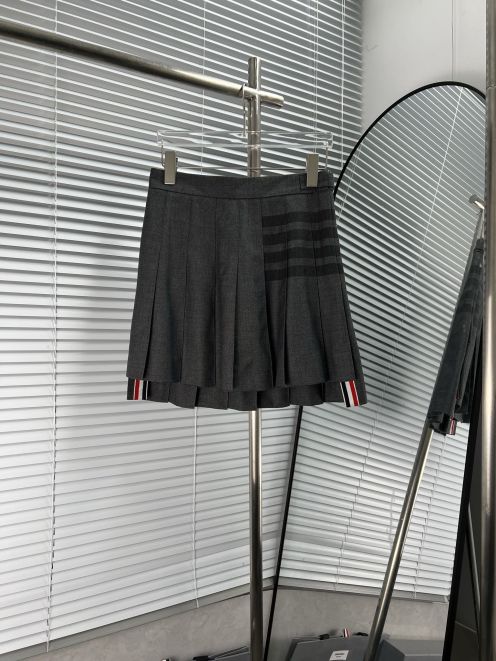 超低価格 スカートトム ブラウンスーパーコピー  半身 シンプル ショット 学院風 グレイ
