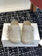 華やかな雰囲気 loewe サンダルスーパーコピー スリッパ 上質 ビルケンシューズ レザー プリント グレイ