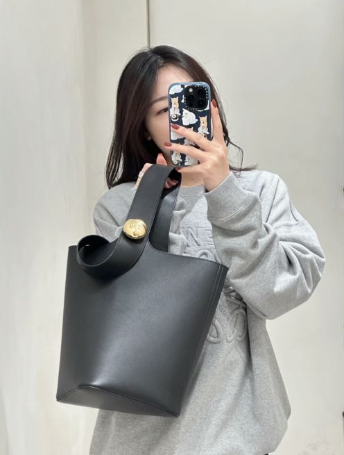 ロエベ かご バッグコピー レザー 本革 ファッション感 実用 柔らかい 大容量 斜め掛けバッグ ブラック