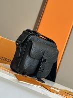 高級感溢れる ルイヴィトンカバン黒コピー 牛革 レザー 斜め掛けバッグ ブラック